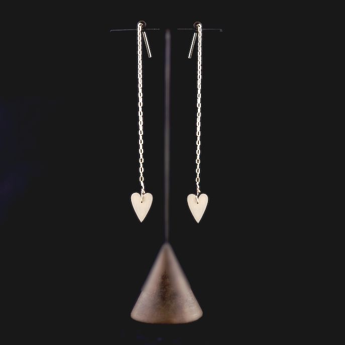 
            
                Load image into Gallery viewer, Skinny Heart Drop Chain Earrings | AF HOUSE
            
        