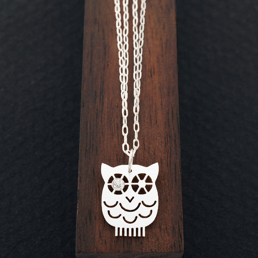 
            
                Load image into Gallery viewer, Mother Owl Necklace, Wink With A Diamond In One Eye, Silver | AF HOUSE
            
        