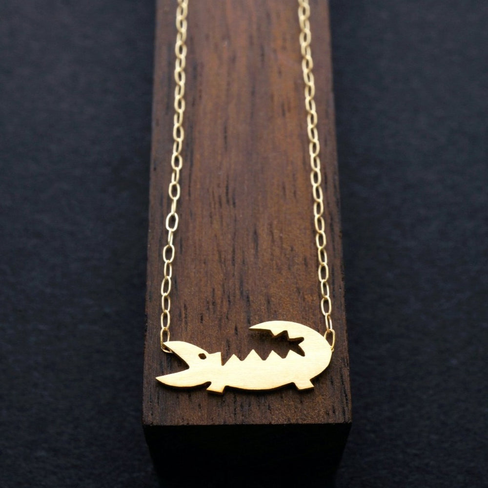 
            
                画像をギャラリー ビューアにロード Minimalist Alligator Necklace, Solid Gold | AF HOUSE
            
        