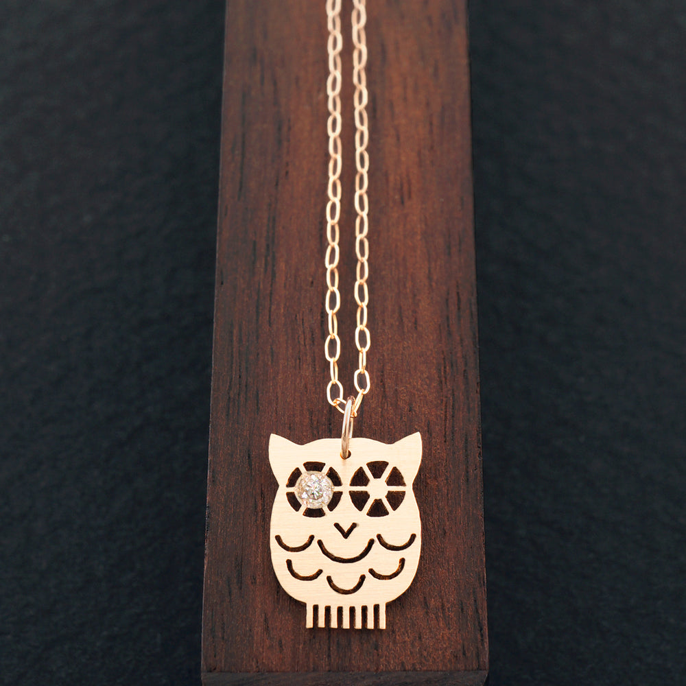 
            
                Load image into Gallery viewer, Minimalist Mother Owl Wink Necklace with 1 Diamond Eye 14KY Gold | AF HOUSE
            
        