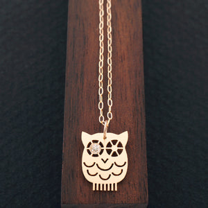 
            
                Load image into Gallery viewer, Minimalist Mother Owl Wink Necklace with 1 Diamond Eye 14KY Gold | AF HOUSE
            
        