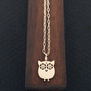 
            
                Load image into Gallery viewer, Baby owl necklace with diamonds in both eyes in solid gold  |AF HOUSE
            
        