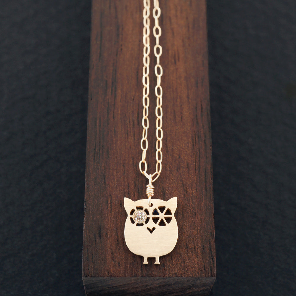 
            
                画像をギャラリー ビューアにロード Baby Owl Necklace Wink With A Diamond In One Eye in Solid Gold | AF HOUSE
            
        