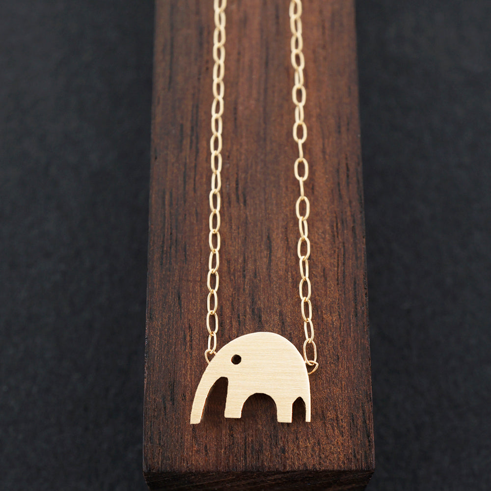 Olifant ketting-bevestigd aan ketting