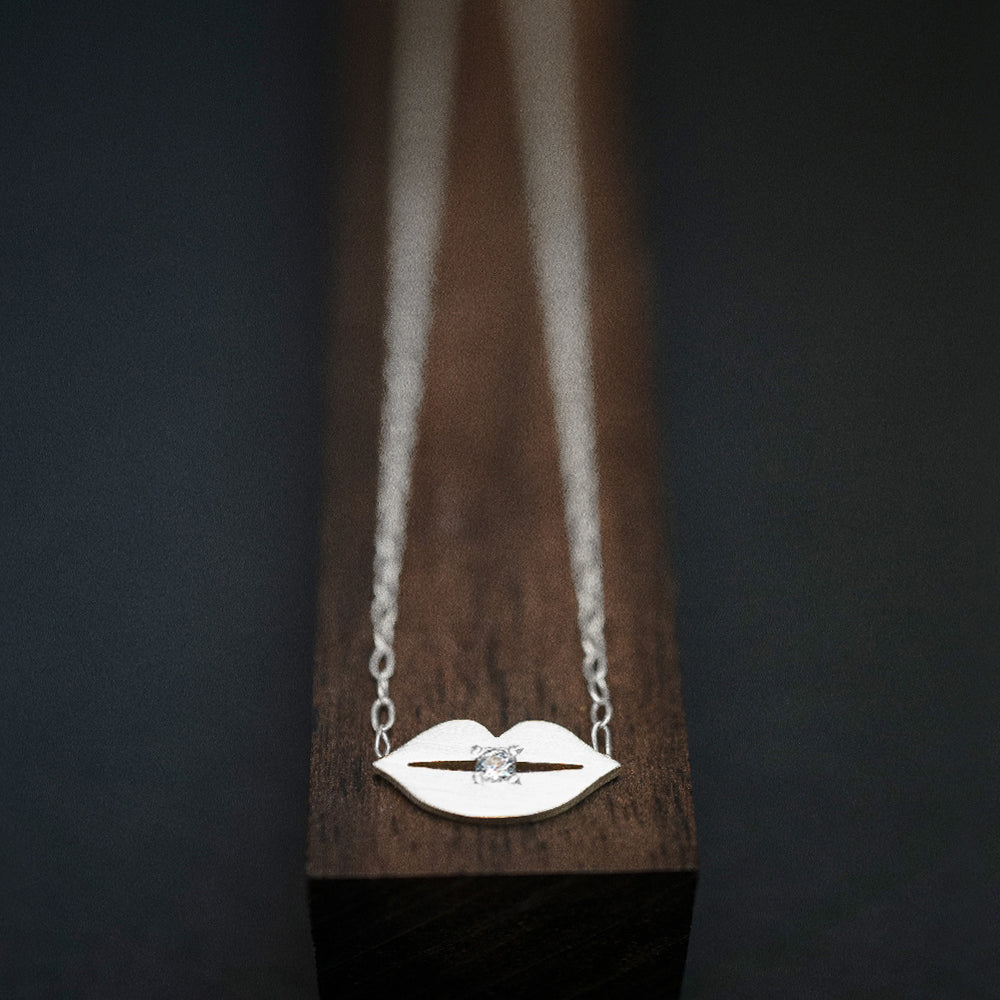Lip Necklace-Silver