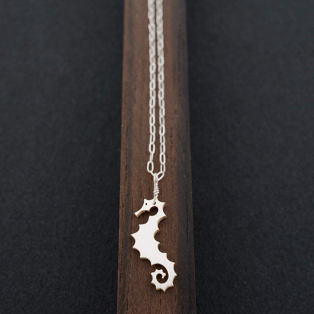 
            
                Load image into Gallery viewer, Seahorse Necklace-AF HOUSE
            
        