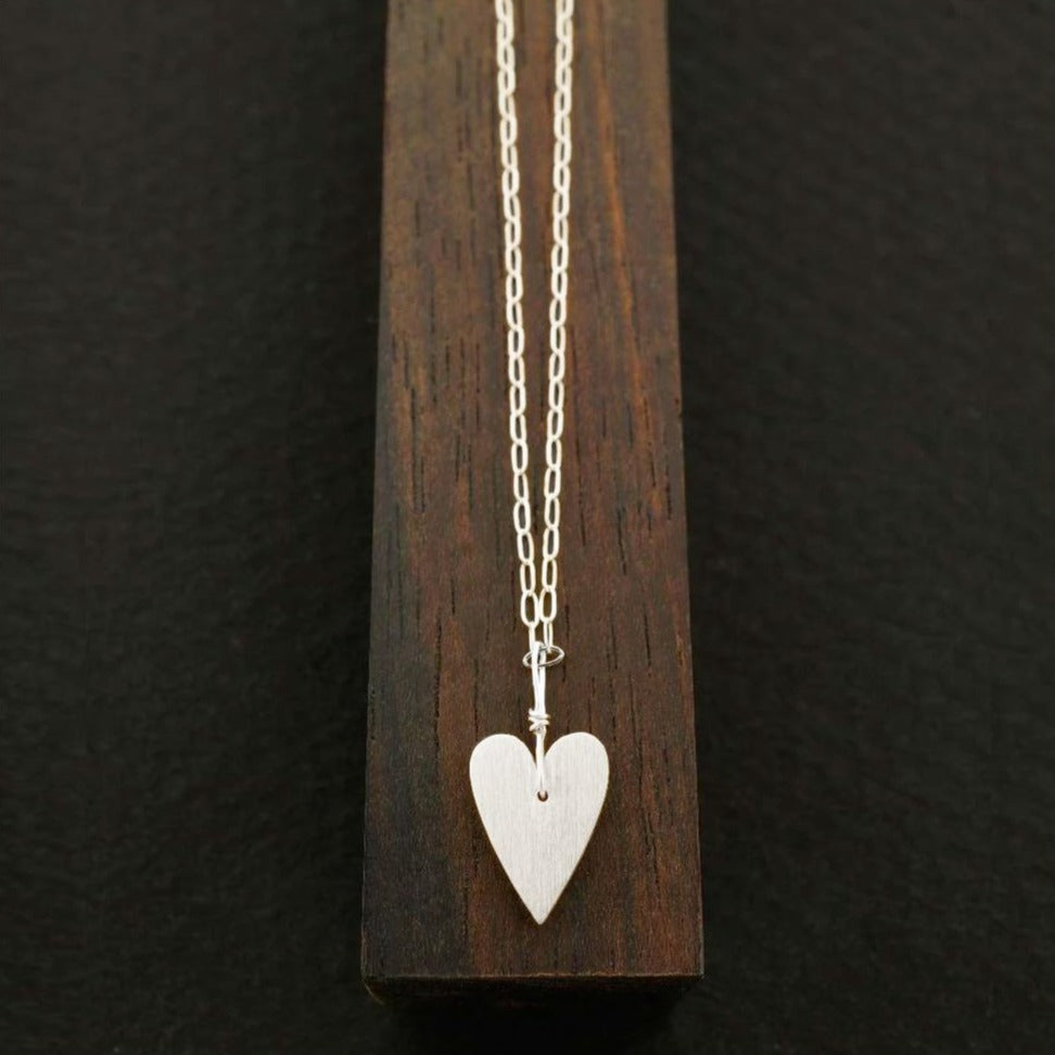 
            
                Load image into Gallery viewer, Skinny Heart Necklace-AF HOUSE
            
        